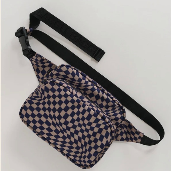 BAGGU Indigo Trippy Checker Fanny Pack - Picture 1 of 3
